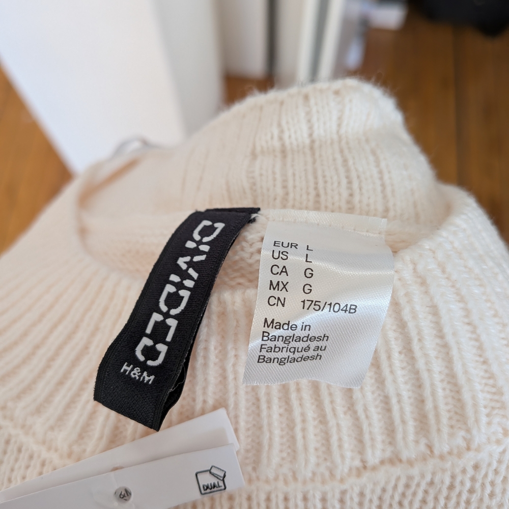 H&M NWT Women's Beige and Cream Striped Sweater - Picture 4 of 8